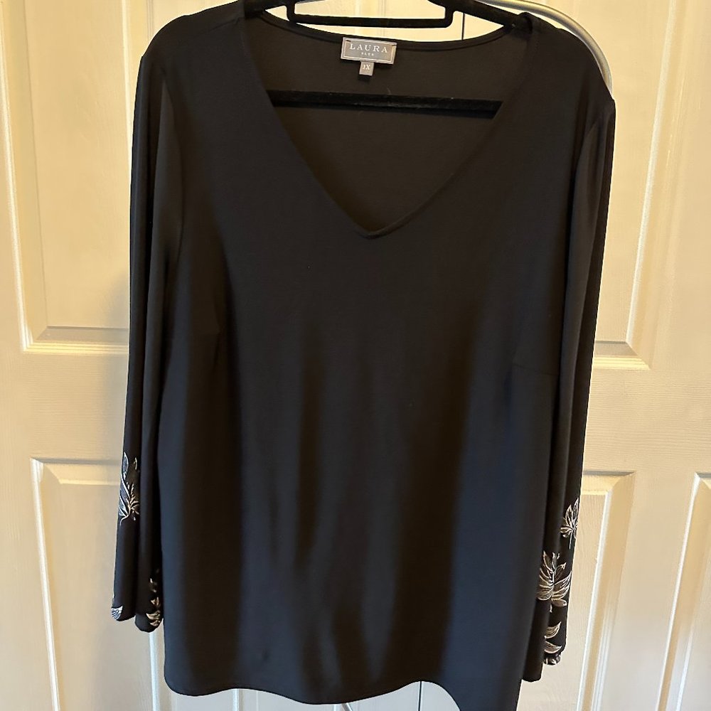 Laura Tunic top with flower detail on Sleeves